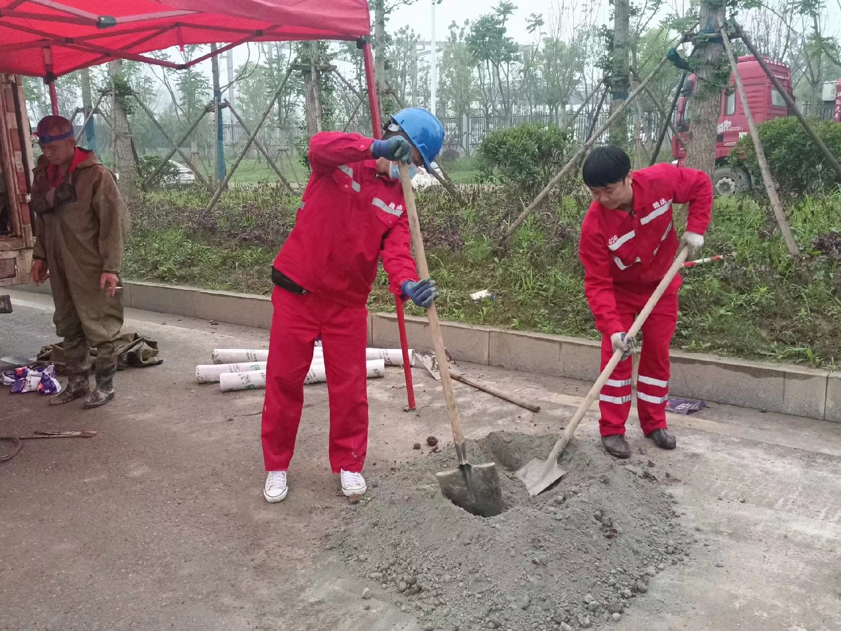 定兴管道疏通哪家好】及时进行市政管道清淤